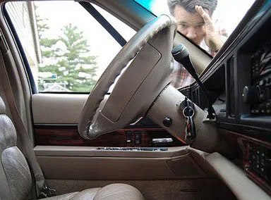 Universal Locksmith Store Bridgeport, CT 203-433-3671 - 20-Car-Lockout